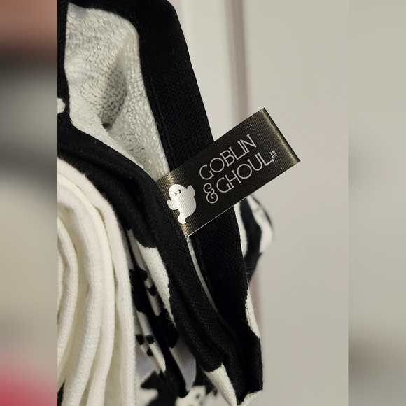 🔥👻 Goblin & Ghoul Viral Black & White Ghost Hand Towels, Set of 3 NWT - Picture 5 of 6